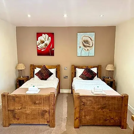 Inn The Woodman