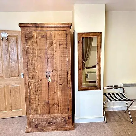 Inn The Woodman